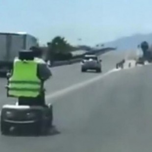 Pillado en plena carretera y a toda velocidad sobre un vehículo para personas en silla de ruedas