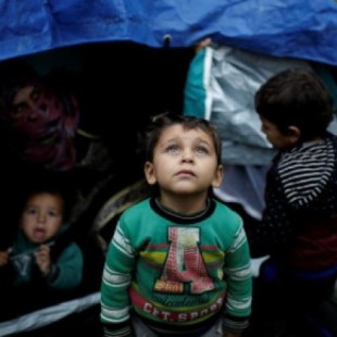 Kurdos atacados en campo de refugiados griego por no ayunar en Ramadán [ENG]