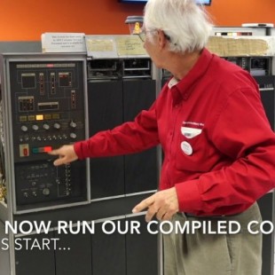 Un mainframe IBM 1401 de 1959 compilando Fortran