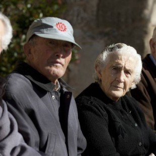 España rompe la barrera del millón de mayores de 65 años que son pobres
