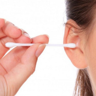 Sólo hay una forma correcta de limpiarte las orejas y seguro lo estás haciendo mal