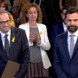 Catalunya se despide del 155 con la toma posesión del Govern, que homenajea a los políticos presos y en el extranjero