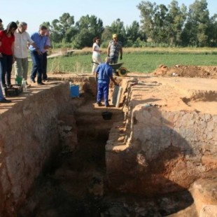 Hallan huesos humanos y la primera estatua de mármol en el yacimiento del Turuñuelo