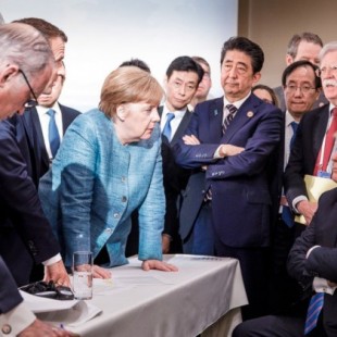 Esta foto resume la incómoda cumbre del G-7 en Canadá