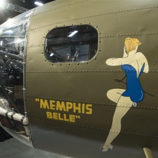 El bombardero estadounidense ' Memphis Belle'  renace tras varios años de restauración