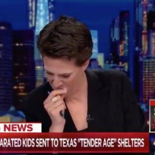 Rachel Maddow rompe a llorar en directo al reportar sobre bebés enviados por Trump a refugios