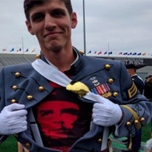 Expulsado del Ejército de EEUU graduado de West Point que portó camiseta del Che