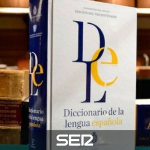 La RAE regala ejemplares del diccionario en papel porque nadie los compra