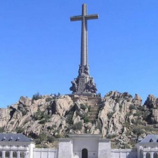 El monumento nacional católico del Valle de los Caídos y la madrasa de voces blancas