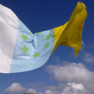 Guerra a los símbolos 'indepes': el Estado impugna la bandera nacional canaria