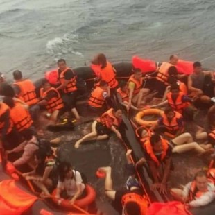 Tres barcos turísticos se hunden en la costa de Phuket con al menos 49 personas desaparecidas [ENG]