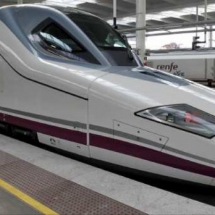 La Policía expulsa de un AVE a una despedida de soltero y el tren llega con retraso a Málaga