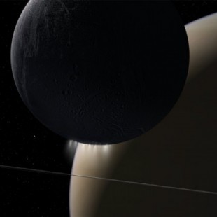 Entre Saturno y Encélado hay una fantasmagórica interacción de ondas de plasma 