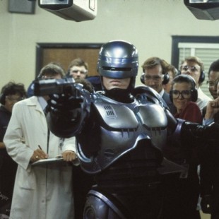 Neill Blomkamp dirigirá una secuela del RoboCop original