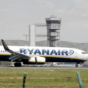 Ryanair despide a los cuatro tripulantes de un vuelo que se canceló por su fatiga