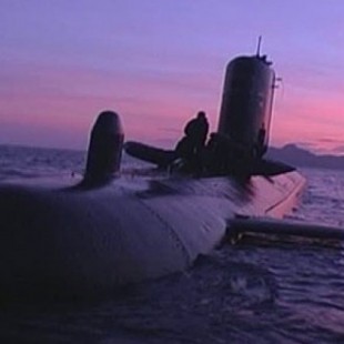 El nuevo submarino de la Armada que no flotaba ahora resulta que no cabe en el muelle