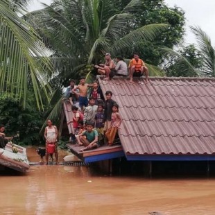 Cientos de personas desaparecidas tras derrumbarse una presa en Laos