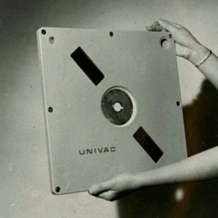 2.2 megabytes en 1966 (UNIVAC 9000)