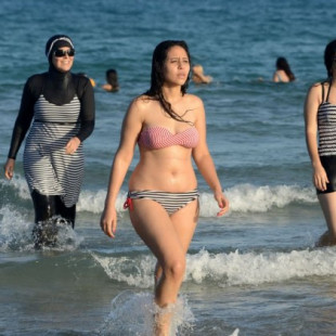Las feministas marroquíes responden a "sé un hombre y no dejes salir a tus mujeres con ropa ajustada"