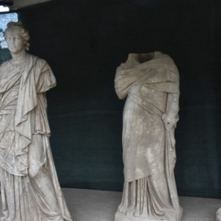 Seis estatuas griegas de 2000 años de antigüedad descubiertas en el suroeste de Turquía (ENG)