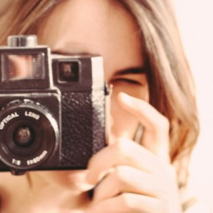 Holga, la "cámara de plástico con una lente terrible" que inspiró Instagram