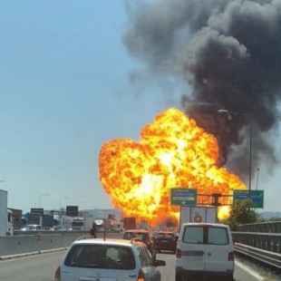 Explosión en Bolonia por el choque de dos camiones: dos muertos y más de 60 heridos  [ITA]