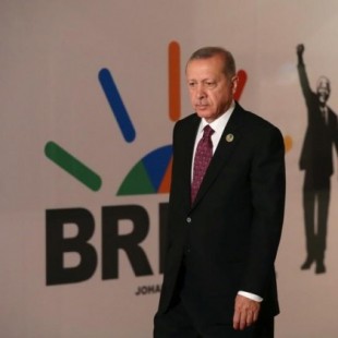 Erdogan dice que la debilidad de la lira es ilógica y un complot contra Turquía