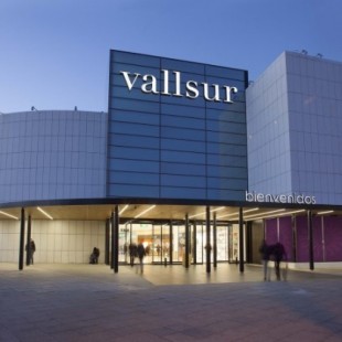 Brutal paliza a un hombre vestido de mujer a las puertas de un centro comercial de Valladolid