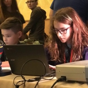 Niño de 11 años hackea una réplica del portal electoral de Florida en menos de 10 minutos [ENG]