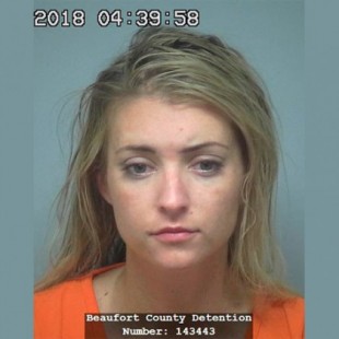 La detienen por conducir borracha y pide que no la arresten por ser una "chica blanca, limpia y de pura raza"