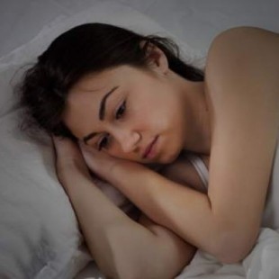La falta de horas de sueño puede llevar al aislamiento social, según un estudio