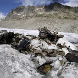 El deshielo de un glaciar descubre un avión de la Segunda Guerra Mundial