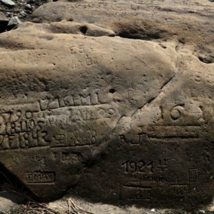 La sequía revela antiguas "piedras del hambre" en el río Elba (ENG)