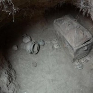 Arqueólogos hallan en Creta una tumba intacta del periodo minoico postpalacial