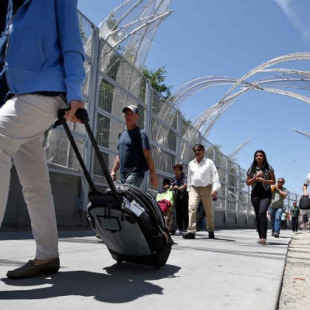 El gobierno de Trump niega pasaportes a hispanos que nacieron en EEUU