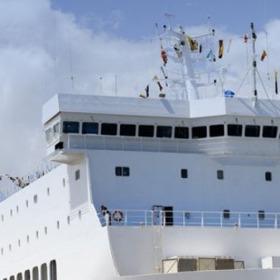 Fomento desoye a sus inspectores y permite navegar a un ferry con deficiencias de seguridad