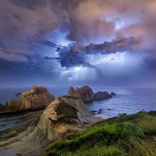 Increíbles fotos de tormentas y rayos en La Arnía y el mirador de Los Tranquilos