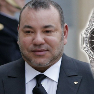 El rey Mohamed VI luce un reloj de 1.075 diamantes que escandaliza a Marruecos