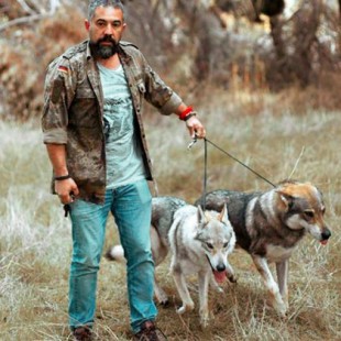 El criador español que triunfa en Hollywood pide que no compren sus perros de moda