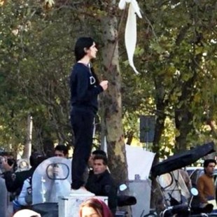 El Parlamento iraní reconoce que la mayoría de las mujeres rechazan el hijab obligatorio