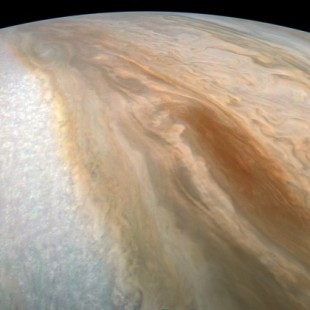 Juno capta la elusiva 'barcaza marrón' (ENG)