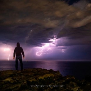 Imágenes de la espectacular tormenta del lunes desde el faro de Santander