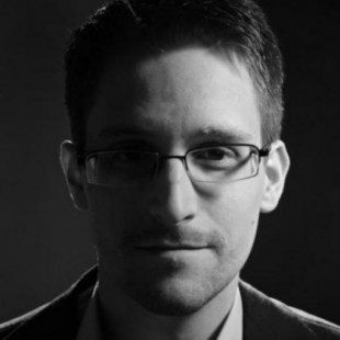 Edward Snowden en entrevista con Jimmy Wales sobre los derechos, la privacidad, los secretos y las filtraciones