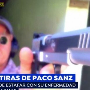 Pillan disparando a Paco Sanz, el estafador de los 2.000 tumores, después de que le retiraran las armas