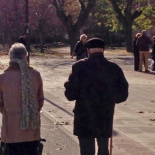 Dos ancianos en Oviedo duermen en el parque tras ser desahuciados