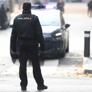 La Policía se persona en la sede de Moncloa.com para pedir las grabaciones de Villarejo con la ministra