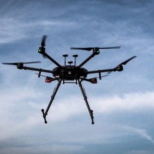 Dos turistas holandeses pierden su dron en el tejado de la catedral de Sevilla