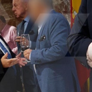 Captan al torturador 'Billy el Niño' tomando vino en una comisaría de Policía de Madrid