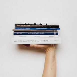 El tacto del papel importa: los libros son el único formato físico que está sobreviviendo