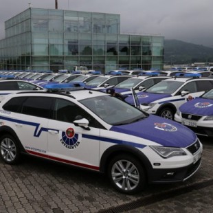 150 coches nuevos de la Ertzaintza en el limbo: los agentes no entran